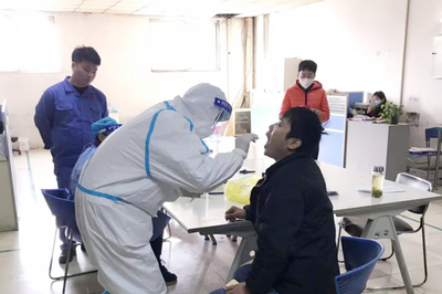 滕州市善南社區(qū)衛(wèi)生服務(wù)中心全面推進(jìn)冷鏈非冷鏈場(chǎng)所與重點(diǎn)人員核酸檢測(cè)采樣工作